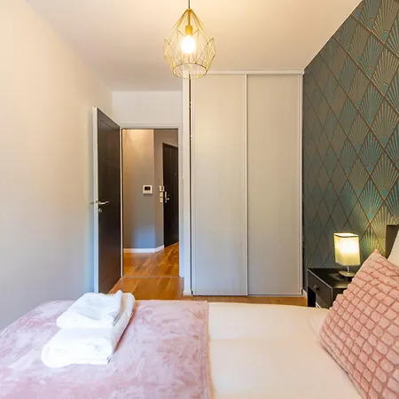 Stunning 3bedroom With Garden In Prestigious Area I Eiffel Tower Within 15 Minutes' Drive Apartment