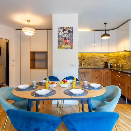 Apartment Stunning 3bedroom With Garden In Prestigious Area I Eiffel Tower Within 15 Minutes' Drive