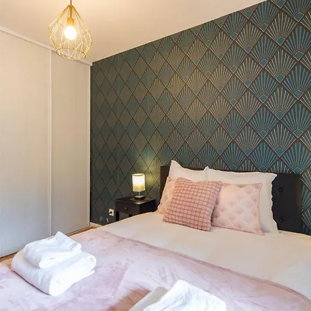 Stunning 3bedroom With Garden In Prestigious Area I Eiffel Tower Within 15 Minutes' Drive 公寓 *