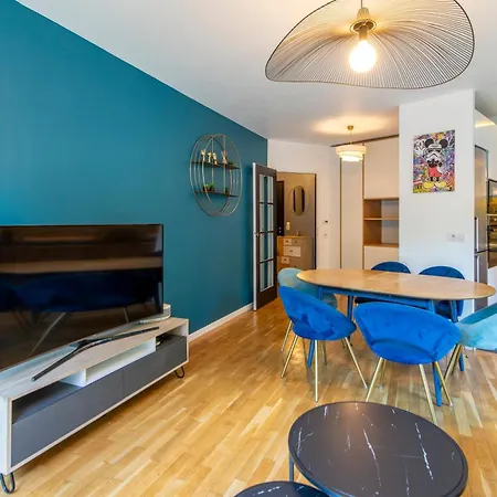 Apartment Stunning 3bedroom With Garden In Prestigious Area I Eiffel Tower Within 15 Minutes' Drive *