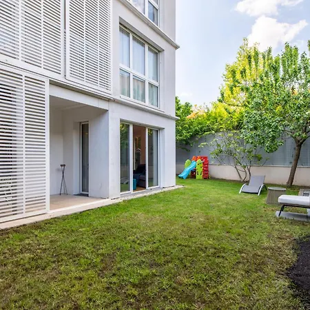 Apartment Stunning 3bedroom With Garden In Prestigious Area I Eiffel Tower Within 15 Minutes' Drive *
