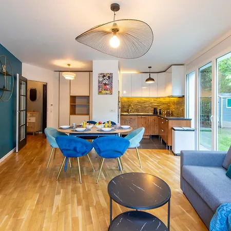 Stunning 3bedroom With Garden In Prestigious Area I Eiffel Tower Within 15 Minutes' Drive *