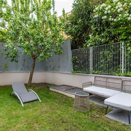 Stunning 3bedroom With Garden In Prestigious Area I Eiffel Tower Within 15 Minutes' Drive 公寓