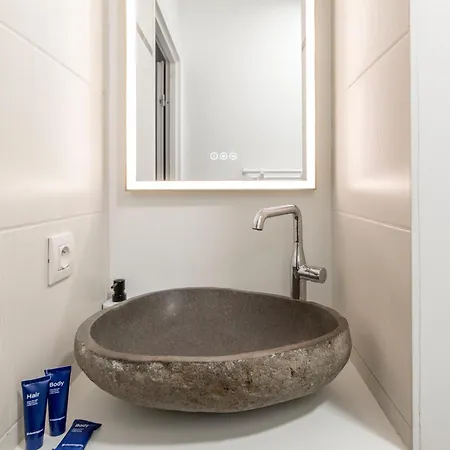 Stunning 3bedroom With Garden In Prestigious Area I Eiffel Tower Within 15 Minutes' Drive Apartment *