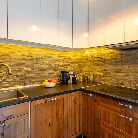 Stunning 3bedroom With Garden In Prestigious Area I Eiffel Tower Within 15 Minutes' Drive *